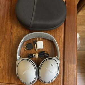 Bose Silver Wireless Headphones with Case and Adapters